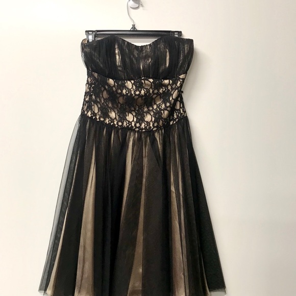 White House Black Market Black Lace Strapless sz 4 - Picture 7 of 8